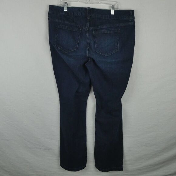 Torrid Plus Size Medium Wash Boyfriend Straight Leg Denim Blue Jeans SIze 18T - Picture 5 of 10